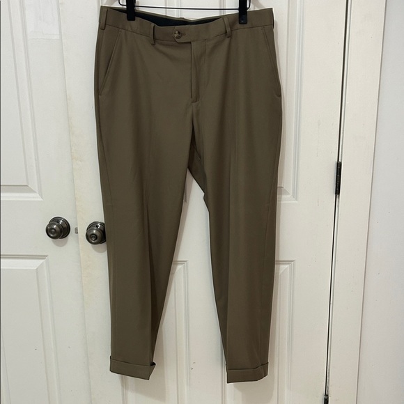 Izod Men's Khaki Chino pants size 36 / 30 beige polyester, formal workwear - Picture 1 of 7